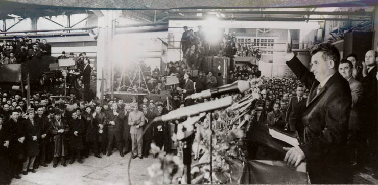 Nicolae Ceauşescu vorbind la mitingul de la Uzina de Vagoane din Arad. (11 febr.1972)