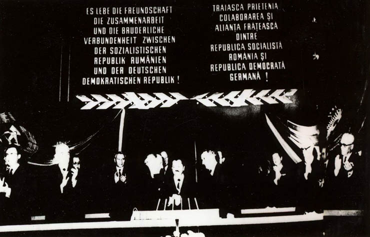 Nicolae Ceauşescu şi Erich Honeker (R.D.G.) în timpul mitingului de prietenie din Bucureşti. (12 mai 1972)