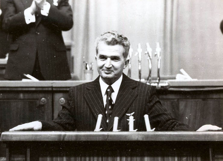 Nicolae Ceauşescu ţinând discursul la Conferinţa Naţionale a P.C.R. (7-9 dec.1977)
