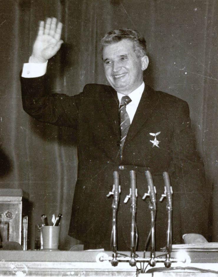 Nicolae Ceauşescu ţinând discursul la Conferinţa Naţionale a P.C.R. (7-9 dec.1977)