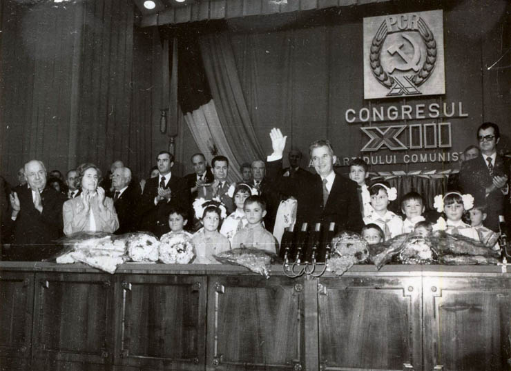 Imagine de la prezidiul Congresului al XIII-lea al P.C.R. (noiembrie 1984)