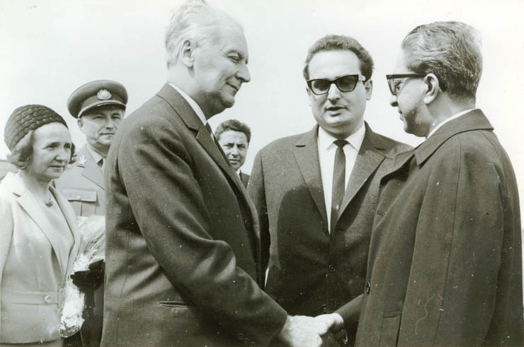 Regele Nepalului, prinţul Gyanendra, a sosit într-o vizită neoficială în România. (6 mai 1967)