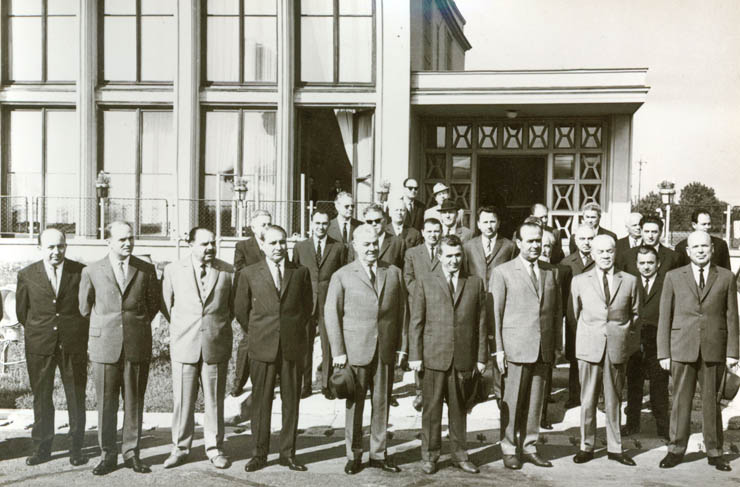 Delegaţia de partid şi de stat la aeroportul Băneasa, înaintea plecării într-o vizită oficială în Ungaria, (24-26 mai 1967)