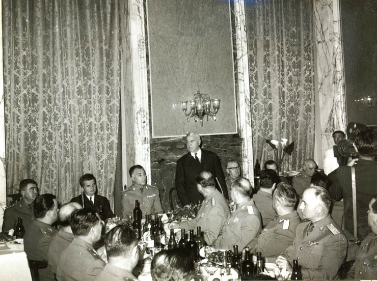 Aspecte de la recepţia ce a avut loc cu prilejul Adunării activului de bază al Forţelor Armate ale României. (31 mai 1967)