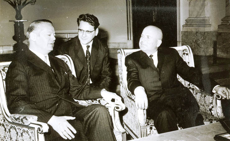 Preşedintele Consiliului de Stat al României, Chivu Stoica şi ambasadorul Danemarcei, Svend Aage Sandager Jeppesen. ((13 iunie 1967)