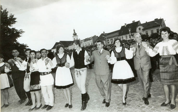 Aspecte din timpul vizitei conducătorilor de partid şi de stat în regiunea Braşov, oraşul Tg. Secuiesc. (15-18 iunie 1967)