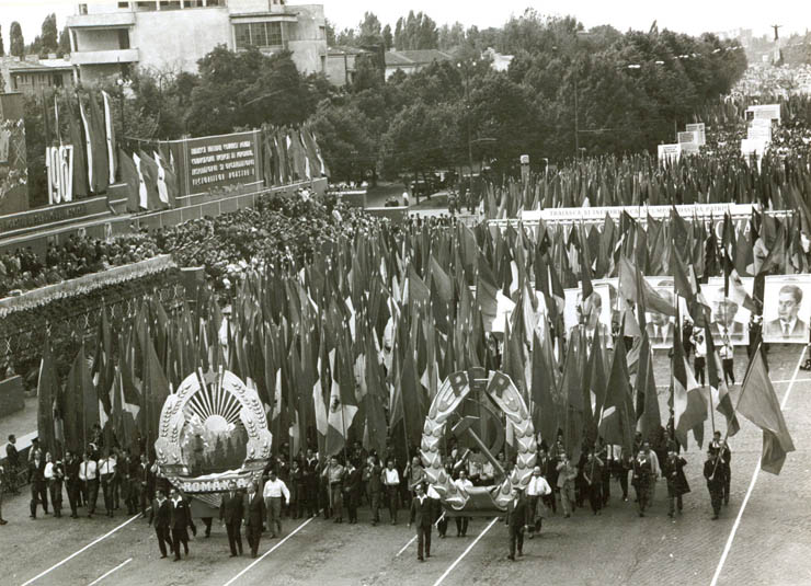 Demonstraţia oamenilor muncii din Capitală cu prilejul aniversării zilei de 23 august 1944.(23 august 1967)