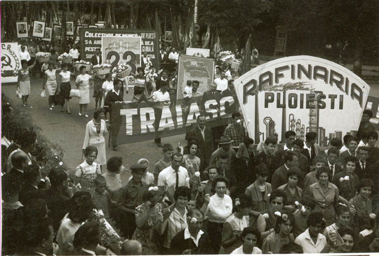 Demonstraţia oamenilor muncii din Ploieşti, cu prilejul aniversării zilei de 23 august 1944. (23 august 1967)