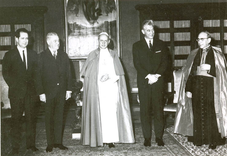 Miercuri, 24 ianuarie 1968, papa Paul al VI-lea a primit în audienţă neoficială pe Ion Gh. Maurer, Corneliu Mănescu şi Cornel Burtică. (24 ianuarie 1968)