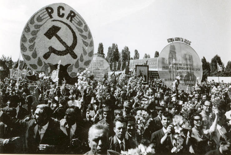 Aspecte din timpul demonstraţiei oamenilor muncii din Bucureşti, cu prilejul zilei de 1 mai. (1 mai 1968)