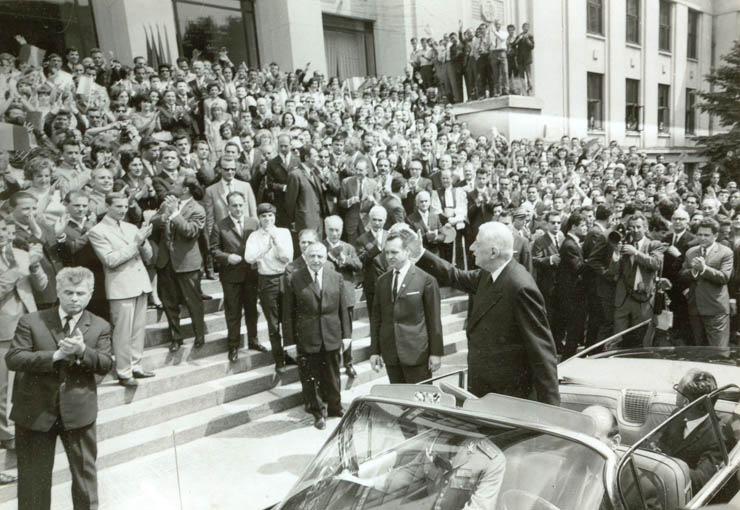 Aspect din timpul vizitei, la Universitate, a preşedintelui Franţei în România, generalul Charles de Gaulle. (mai 1968)