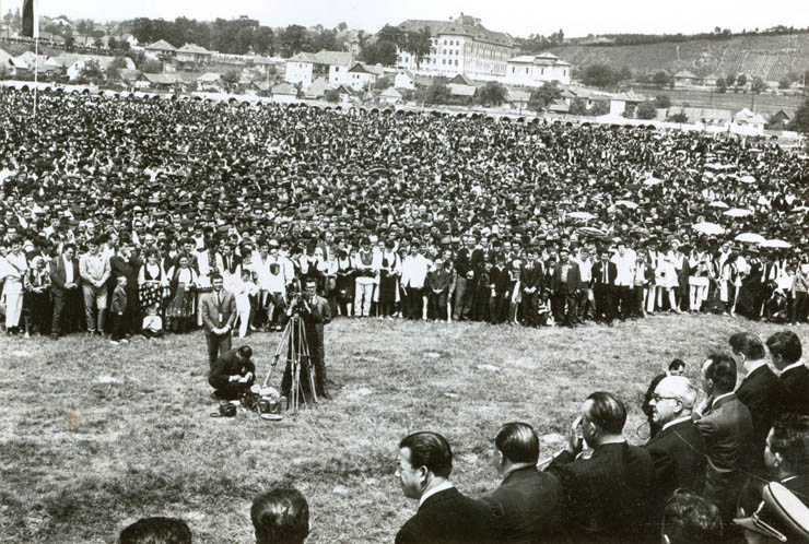 Adunarea populară de la Izlaz, organizată cu prilejul aniversării a 120 de ani de la revoluţia din 1848-1849 din Ţara Românească. (22 iunie 1968)