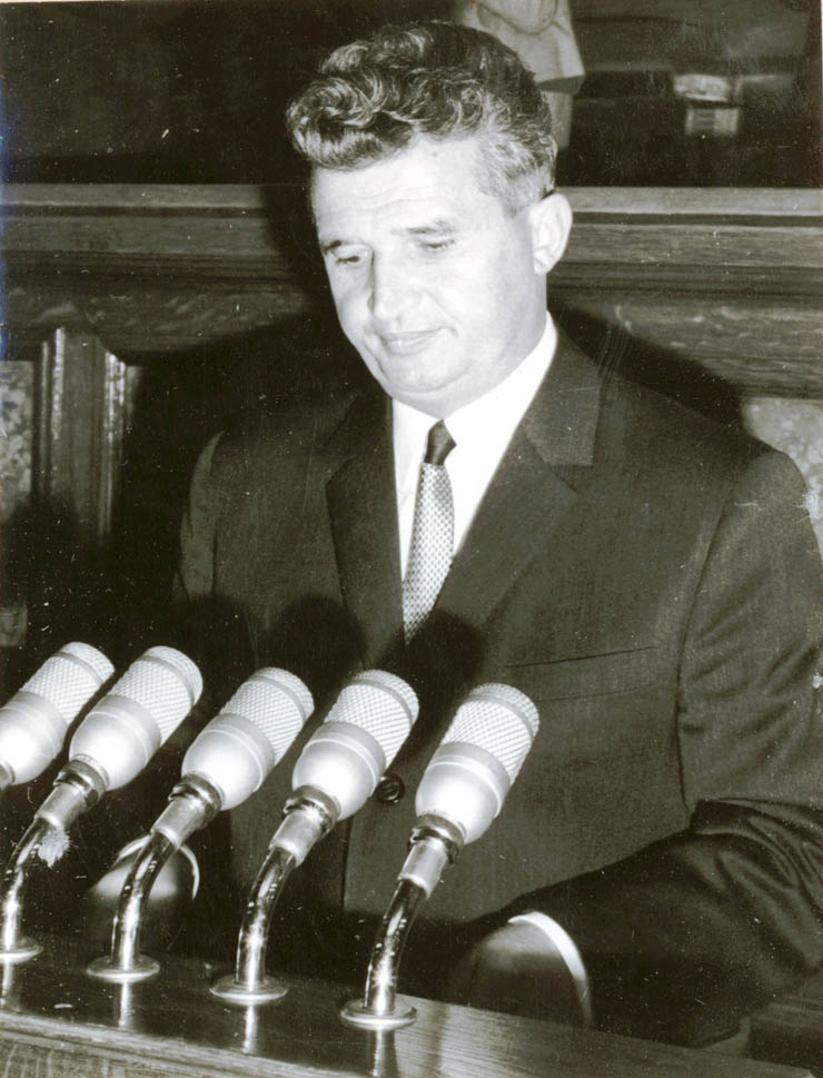 Nicolae Ceauşescu, secretar general al C.C. al P.C.R., preşedinte al Consiliului de Stat, expune, în Sesiunea extraordinară a M.A.N., Declaraţia cu privire la poziţia P.C.R. şi a guvernului român în legătură cu evenimentele din Cehoslovacia. (22 august 1968)