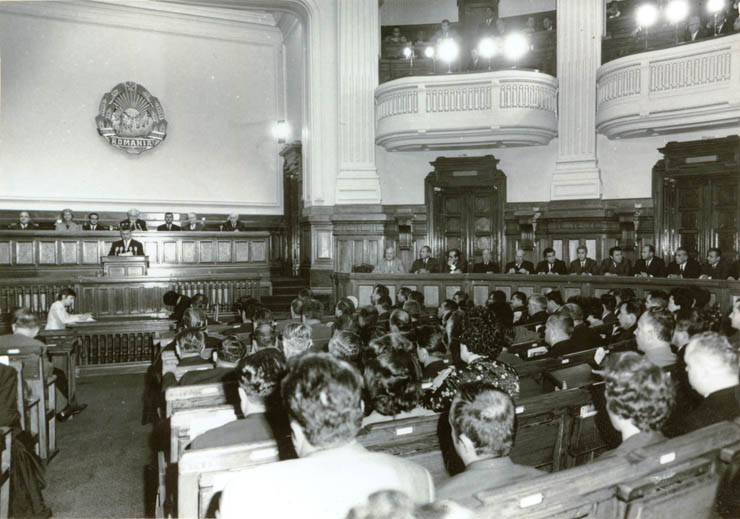 Nicolae Ceauşescu, secretar general al C.C. al P.C.R., preşedinte al Consiliului de Stat, expune, în Sesiunea extraordinară a M.A.N., Declaraţia cu privire la poziţia P.C.R. şi a guvernului român în legătură cu evenimentele din Cehoslovacia. (22 august 1968)