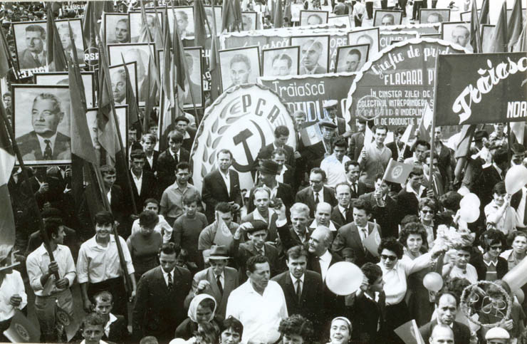 Demonstraţia oamenilor muncii din Capitală cu prilejul celei de a XXIV-a aniversări a zilei de 23 august 1944.(23 august 1968)