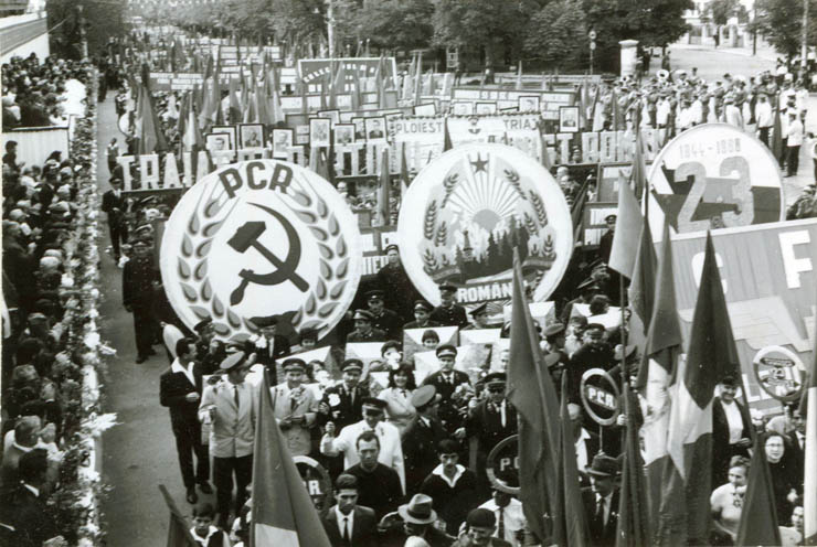 Demonstraţia oamenilor muncii din Capitală cu prilejul celei de a XXIV-a aniversări a zilei de 23 august 1944.(23 august 1968)