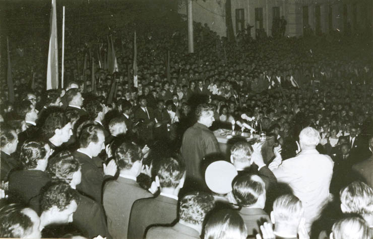 Aspect din timpul mitingului organizat cu prilejul vizitei conducătorilor de partid şi de stat în Odorheiul Secuiesc. (27 august 1944)