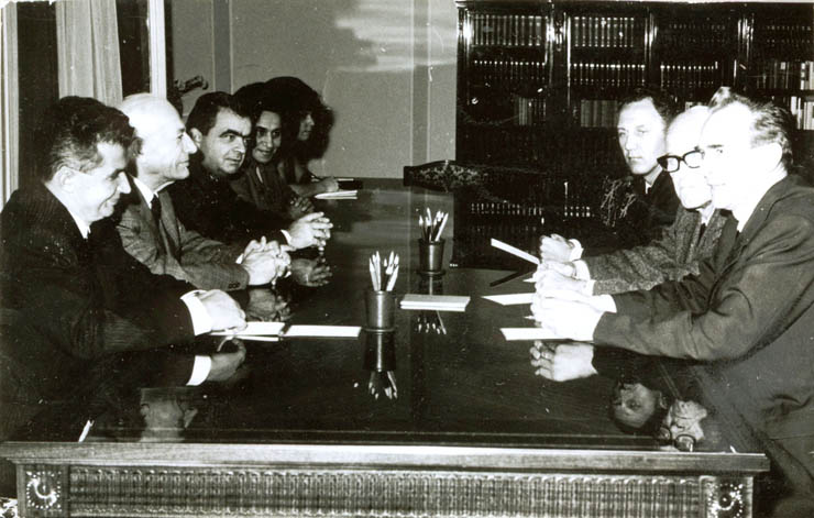 Nicolae Ceauşescu împreună cu Gheorghe Stoica şi Mihai Dalea în timpul întâlnirii cu delegaţia Partidului Comunist din Norvegia formată din Reidar Larsen, preşedinte al partidului, Just Lippe, secretar al C.C. şi Kurt Martensen, membru al C.C. al P.C. din Norvegia.(25 septembrie 1968)