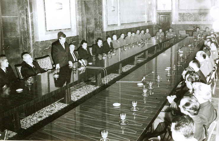 Întâlnirea lui Nicolae Ceauşescu, Ion Gh. Maurer, Emil Bodnăraş şi alţi conducători de partid şi de stat, la sediul C.C. al P.C.R., cu reprezentanţi ai Forţelor Armate, Consiliului Securităţii Statului şi Ministerului de Interne. (30 decembrie 1968)