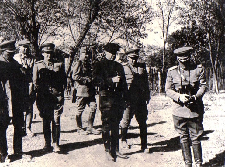 Gh. Gh.-Dej, Emil Bodnăraş, L. Sălăjan, Nicolae Ceauşescu etc la o manevră militară. (1950)