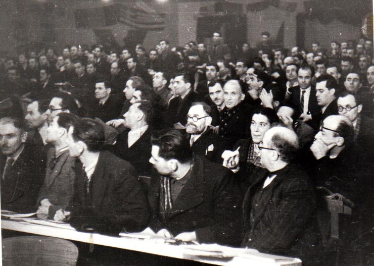 Aspecte din sala clubului de pe stadionul Giuleşti din timpul desfăşurării lucrărilor congresului Uniunii Sindicale C.F.R. (20 ianuarie 1945).(20 – 30  ianuarie 1945)
