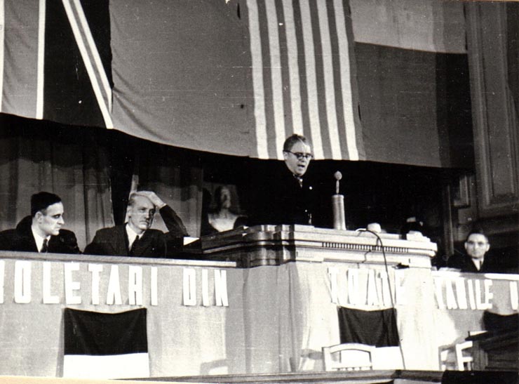 Aspect din timpul lucrărilor primului Congres General al Sindicatelor Unite. Din prezidiu fac parte Gh. Gheorghiu Dej ş.a. (Sala M.A.N.) (acad. Gh. Nicolau, Brătfăleanu,Vasile Luca).(20 – 30  ianuarie 1945)