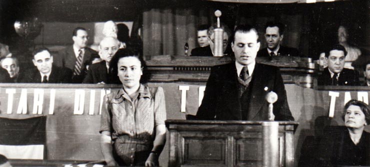 Aspect din timpul lucrărilor Primului Congres General al Sindicatelor Unite. Din prezidiu fac parte Gh. Gheorghiu Dej şi alte persoane (Palatul Marii Adunări Naţionale) (Ivanca Rudenco, Ana Pauker, Brătfăleanu, ing. G. Nicolau, Al. Sencovici).(20 – 30  ianuarie 1945)