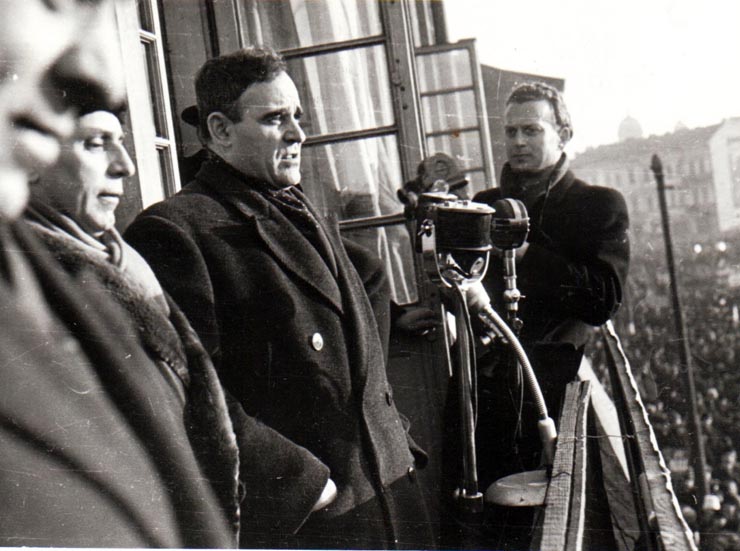 Gh. Gheorghiu Dej, vorbind la marea adunare populară din Piaţa Naţiunii, cheamă oamenii muncii la lupta pentru aplicarea în practică a programului de guvernare al F.N.D.(13 februarie 1945)