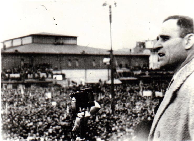 Gh. Gheorghiu Dej vorbind la manifestaţia F.D.P din Piaţa Naţiunii.(6 martie 1945)