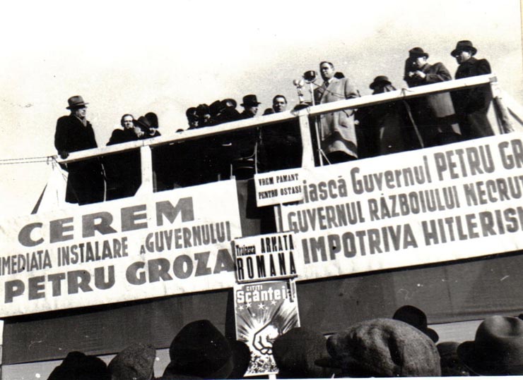 Gheorghe Gheorghiu Dej vorbind la manifestaţia F.N.D. din Piaţa Naţiunii cu prilejul instalării guvernului condus de dr. Petru Groza.(6 martie 1945)