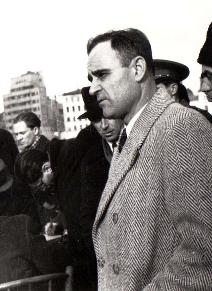 Gheorghe Gheorghiu Dej vorbind la manifestaţia F.D.P. din Piaţa Naţiunii.(6 martie 1945)