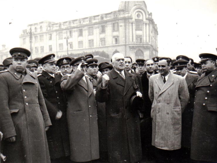 Întoarcerea în Capitală a membrilor guvernului care au participat la festivităţile organizate la Cluj cu prilejul reunirii Nordului Transilvaniei cu România democratică (aspecte din Piaţa Gării de Nord) (A.I.Vişinschi, Petru Groza, Gh. Gheorghiu Dej, Susaikov, Petre Constantinescu Iaşi).(14 martie 1945)