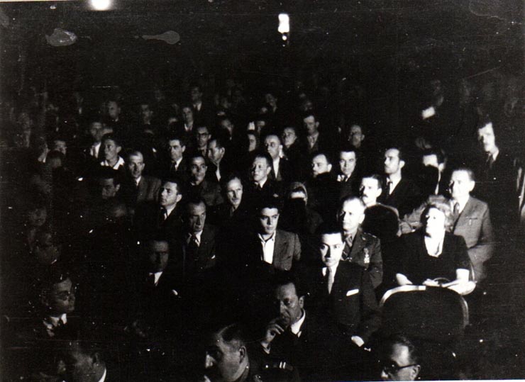 Aspecte din sala Patriarhiei cu prilejul zilei de 10 Mai.(10 mai 1945)
