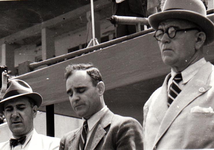 Gh.Gheorghiu Dej, rostindu-şi cuvântarea la Congresul Frontului Plugarilor ţinut, pe Stadionul A.N.E.F. (Mihai Ralea,  Petru Groza).(24 iunie 1945)