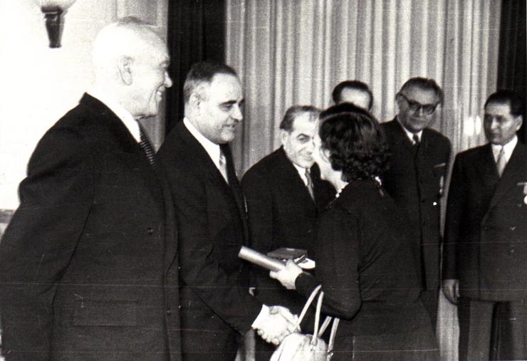Gh. Gheorghiu-Dej, P. Groza, I. Chişinevschi, Gh. Apostol, M. Constantinescu, Al. Moghioroş, ş.a., la solemnitatea înmânării unor distincţii acordate cu prilejul celei de-a V-a aniversări a Republicii Populare Române (Palatul M.A.N.).(30.12.1952).