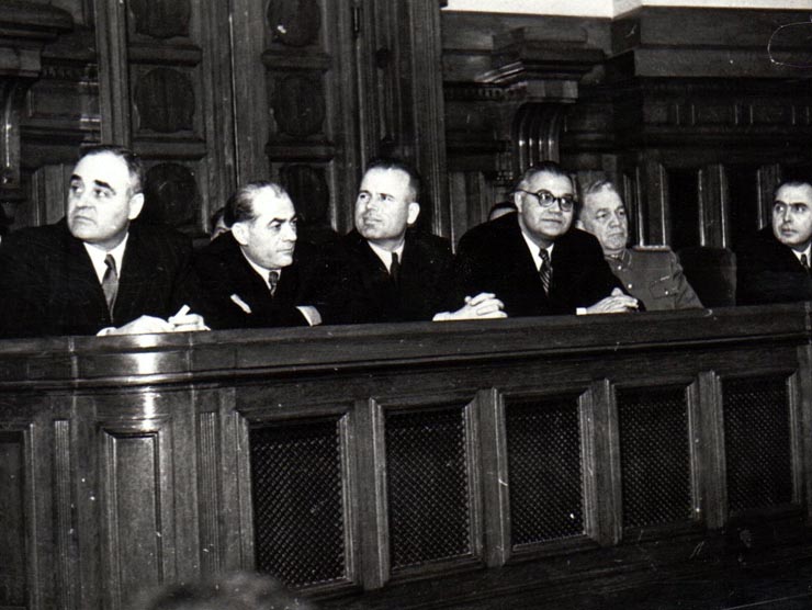 Gheorghe Gheorghiu –Dej, Chivu Stoica, M. Constantinescu, Chişinevschi Iosif, P. Borilă, Emil Bodnăraş pe banca ministerială la prima sesiune a Marii Adunări Naţionale aleasă pe baza noii Constituţii a R.P.R. în alegerile de la 30 nov. 1952.   (23.01.1953).