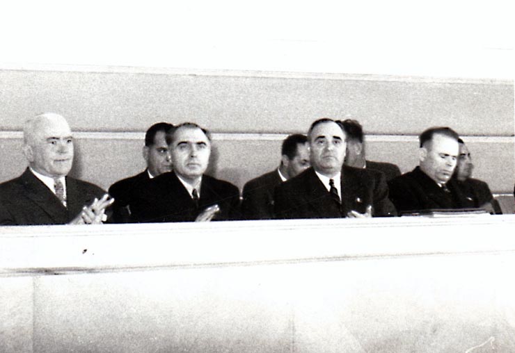 Gheorghe Gheorghiu –Dej, P. Borilă, Gh. Stoica, Stelian Moraru, Al. Sencovici, P. Groza şi alţi conducători de partid şi de stat participă la deschiderea lucrărilor celui de-al III-lea Congres al Sindicatelor din R.P.R. (Pavilionul expoziţiei din Bd. G-ral Magheru).(26.01.1953).