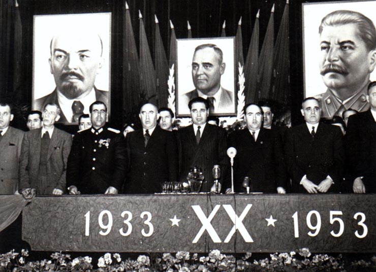 Gheorghe Gheorghiu –Dej, M.B. Mitin şi alte persoane  la adunarea festivă în cinstea aniversării eroicelor lupte ale ceferiştilor şi petroliştilor din ianuarie-februarie 1933 (sala Giuleşti).(16.02.1953).