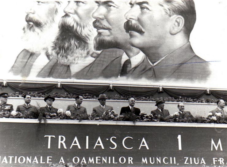 Gheorghe Gheorghiu –Dej, P. Groza, Al. Moghioroş, Gh. Apostol, E. Bodnăraş, M.B. Mitin, Chivu Stoica, I. Chişinevschi, C.I. Parhon la tribuna oficială din Piaţa Aviatorilor în timpul demonstraţiei oamenilor muncii, în cinstea zilei de 1 Mai.  (01.05.1953).