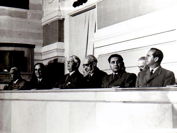 P. Groza, M. Sadoveanu, Traian Săvulescu şi alte persoane la primul Congres al fruntaşilor din Gospodăriile Agricole Colective, care şi-a desfăşurat lucrările în sala din Bd. Magheru.(21-23.05.1953).