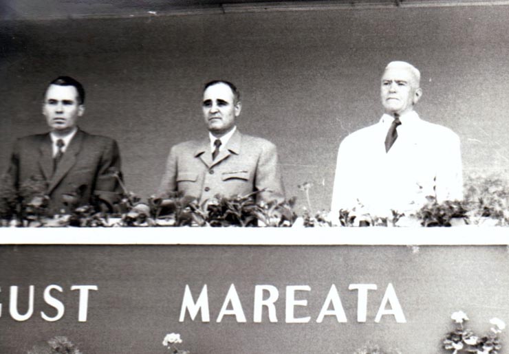 Gheorghe Gheorghiu –Dej şi L.G.Melnicov, ambasadorul Uniunii Sovietice la Bucureşti  şi P. Groza în tribuna centrală din Piaţa Aviatorilor, cu prilejul paradei militare şi a demonstraţiei oamenilor muncii din Capitală, în cinstea zilei de 23 August.       (23.08.1953).