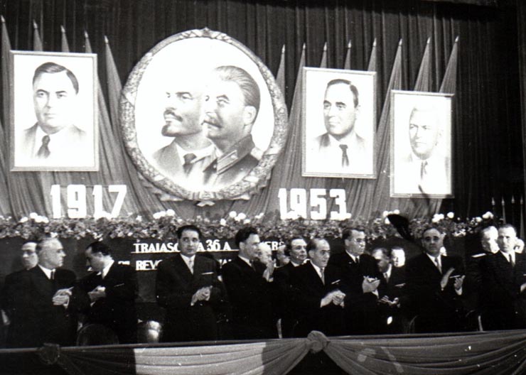Gheorghe Gheorghiu –Dej, Chivu Stoica, Gh. Apostol, Al. Bârlădeanu, I. Chisinevselu, L.G. Melnicov, D. Colin şi alte persoane în prezidiul adunării solemne din Capitală, cu prilejul celei de-a 36-a aniversări a Marii Revoluţii Socialiste din Octombrie (Opera de Stat).(6.11.1953).