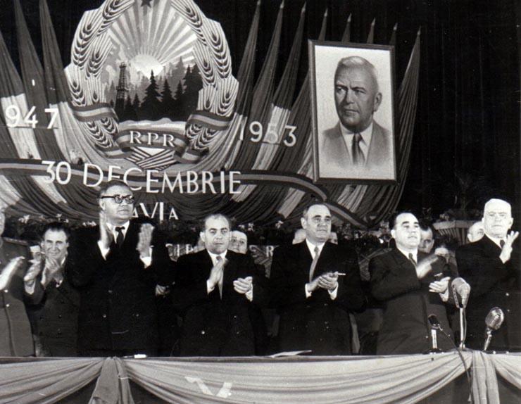 Gheorghe Gheorghiu –Dej, P. Groza, I. Chişinevschi, M. Constantinescu, E. Bodnăraş şi alte persoane în prezidiul adunării festive de la Ateneul R.P.R., organizată cu prilejul celei de-a 6-a aniversări a proclamării R.P.R.(30.12.1953).