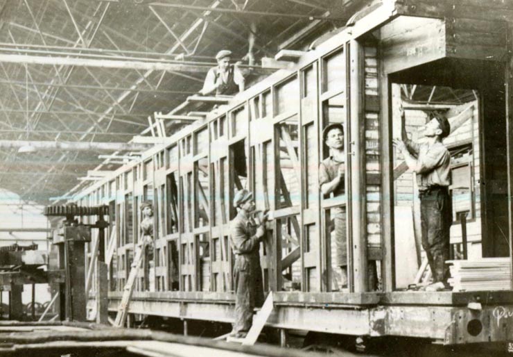 În întraga ţară a început munca eroică a poporului pentru reconstrucţie, în vederea lichidării urmărilor pricinuite de război.(1945-1946)