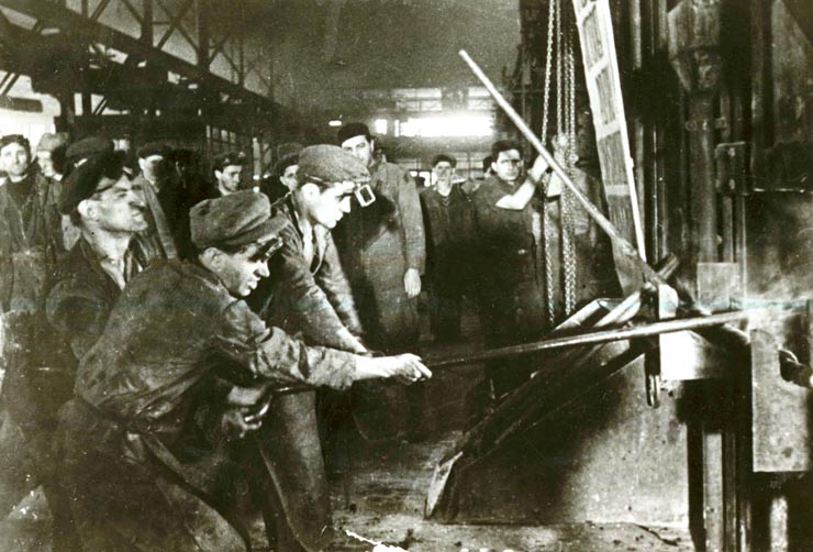 Aspecte din munca oţelarilor de la Reşiţa.(1950)