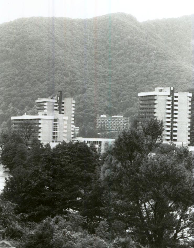Complexul hotelier ”Cozia” de pe Valea Oltului.(1983)