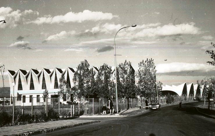 Imagine privind noua sală de gimnastică din oraşul Oneşti, (Vedere din exterior).(f.a.)