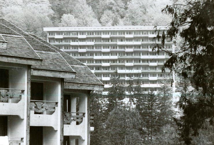 În imagine construcţii noi în staţiunea Slănic - Moldova.(f.a.)