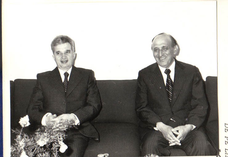 La invitaţia lui Todor Jivkov, prim-secretar al C.C. al P.C.Bulgar, preşedintele Consiliului de Stat al R.P.Bulgaria, preşedintele Nicolae Ceauşescu a efectuat o vizită de prietenie în R.P.Bulgaria. Convorbiri oficiale între Nicolae Ceauşescu şi Todor Jivkov (15.II.).  
(15-17.II. 1979).

