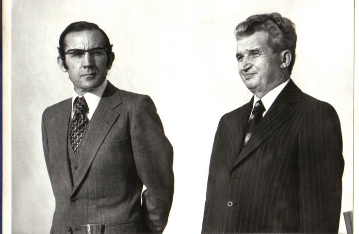 La invitaţia preşedintelui Nicolae Ceauşescu şi a Elenei Ceauşescu, preşedintele Republicii Portugheze, generalul Antonio dos Santos Ramalho Eanes împreună cu d-na Maria Manuela Ramalho Eanes, au făcut, între 20-23.III.1979, o vizită în România. Moment de la ceremonia sosirii.(20-23.III.1979).